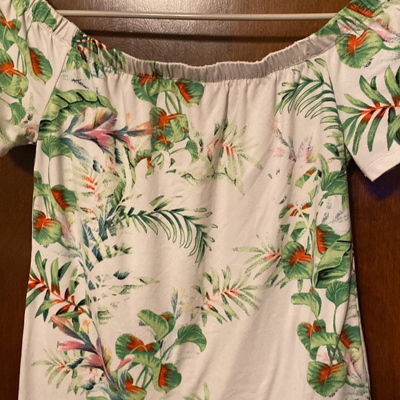 Cute off the shoulder, tropical print stretchy dress 😍😍😍 - Picture 5 of 9